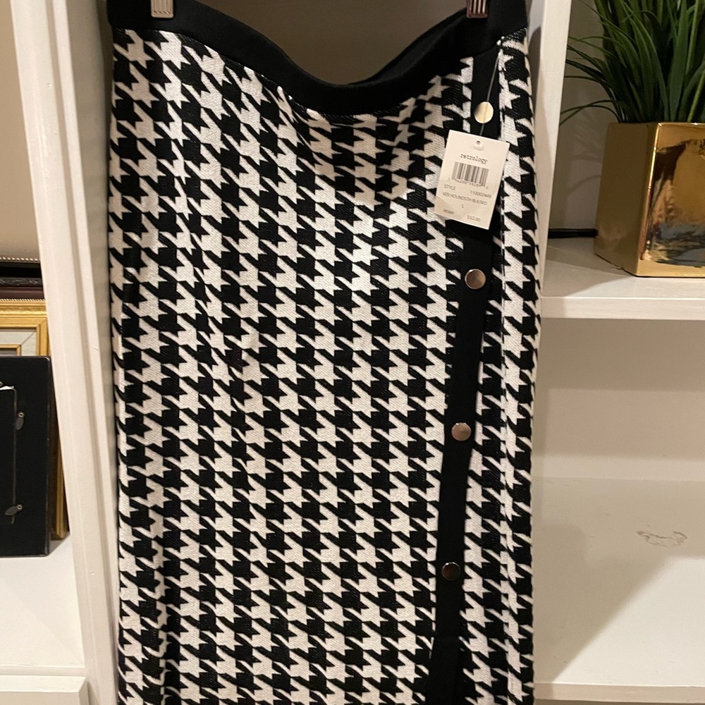 Black and White Houndstooth Sweater Skirt, Size Large, New With Tags